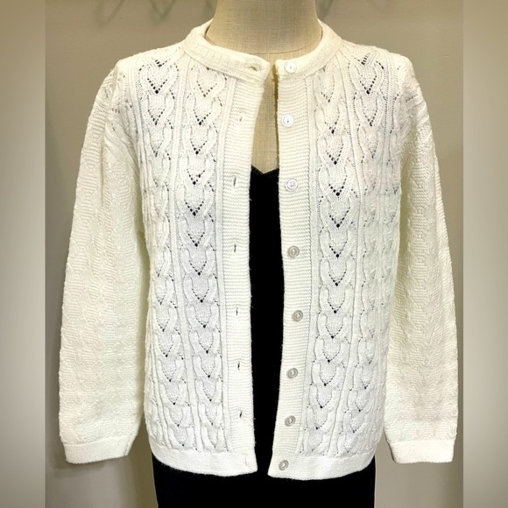 CARRIAGE COURT EUC Vintage Sweater Medium    Made In USA   Button Down